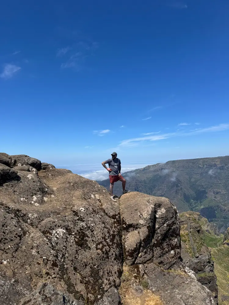 Pico Grande hiker standing on a cliff